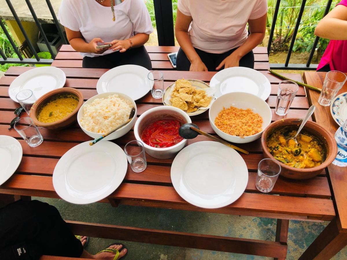 Downtown Hostels 엘라 외부 사진